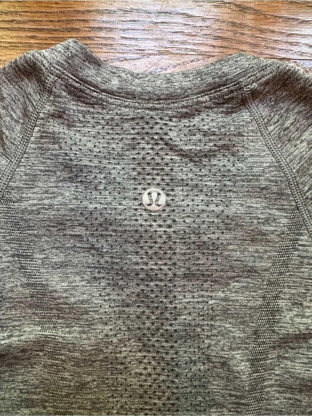 Lululemon swiftly tech long sleeve heather grey size 0